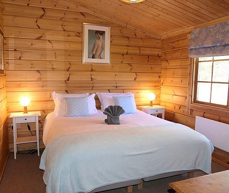 Bullrush lodge double bedroom